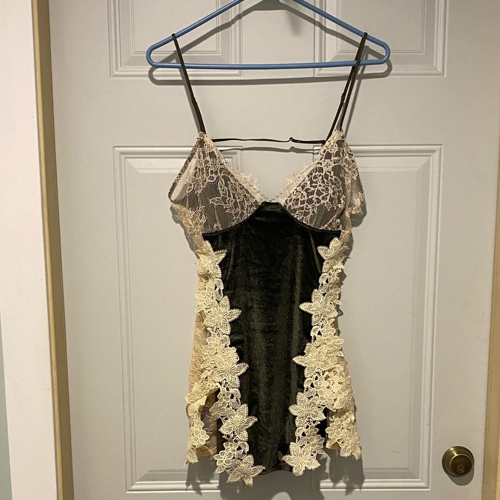 Lace Embellished Chemise in Green and Cream